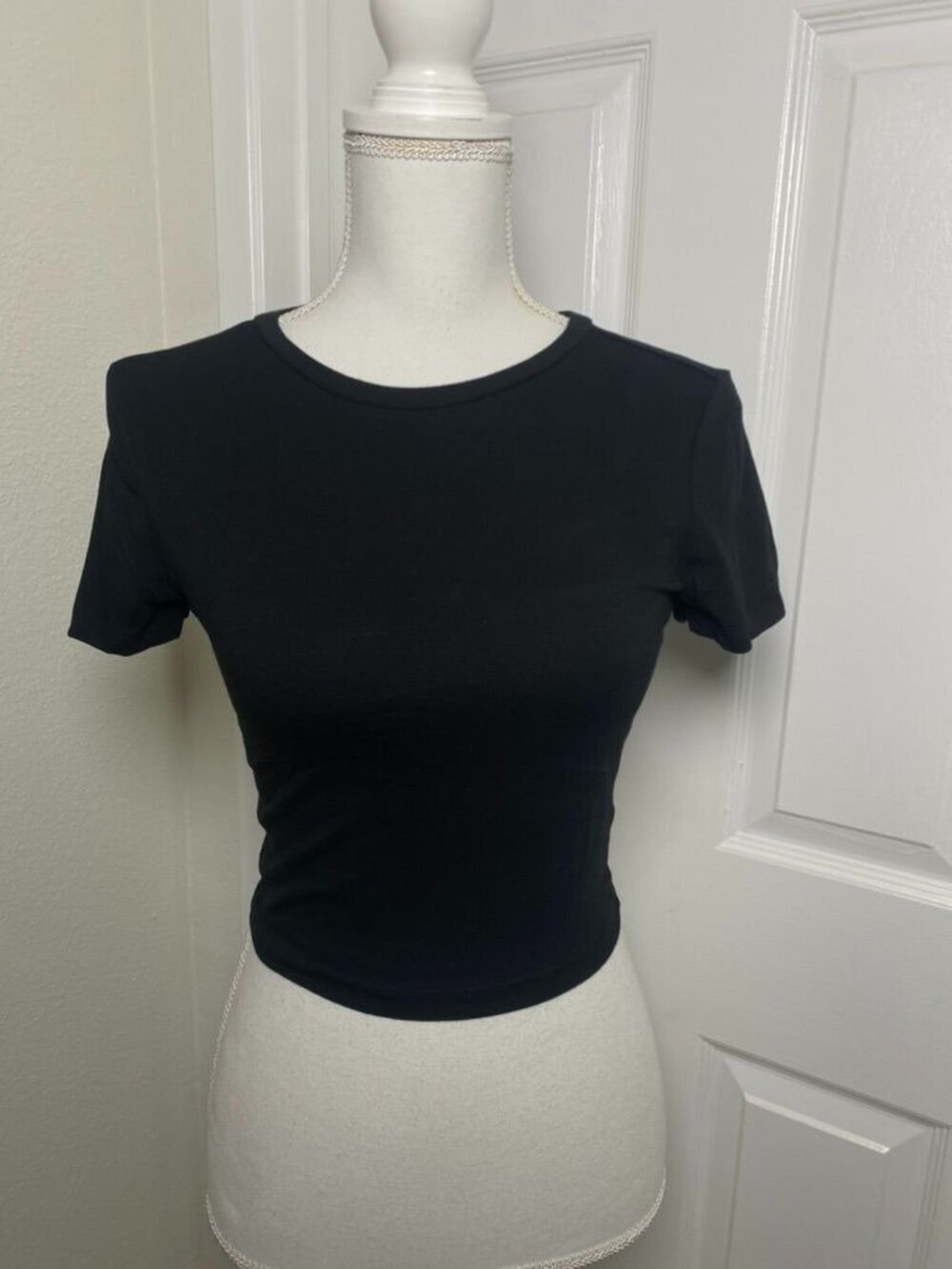Target Wild Fable Basic Black Crop Tee Short Sleeve Size Small Preowned B7